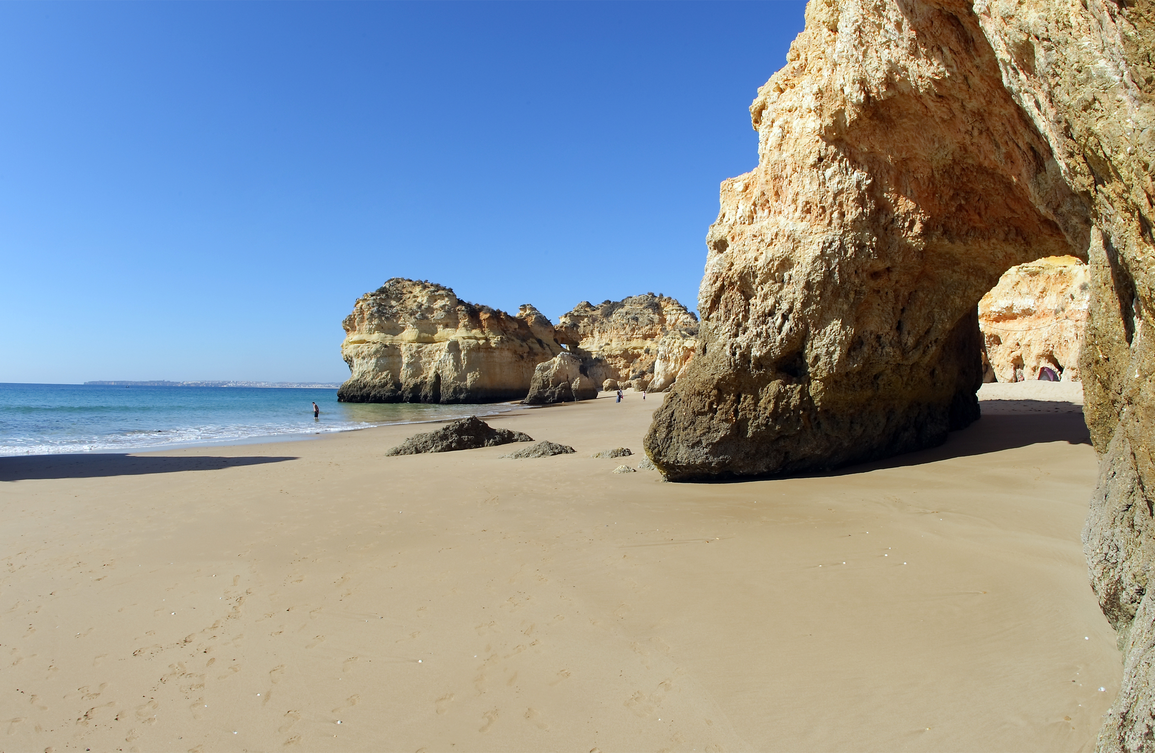 Spaziergang vom Strand Três Irmāos bis nach Alvor