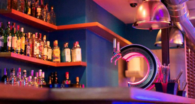 Outro Bar