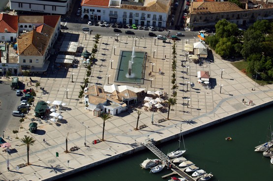 Praça Manuel Teixeira Gomes (Manuel Teixeira Gomes Square)