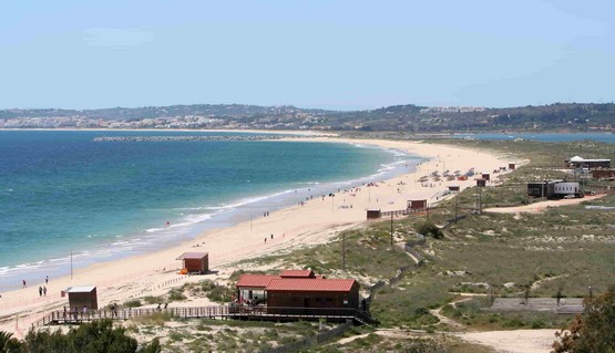 Walk from Praia dos Três Irmãos